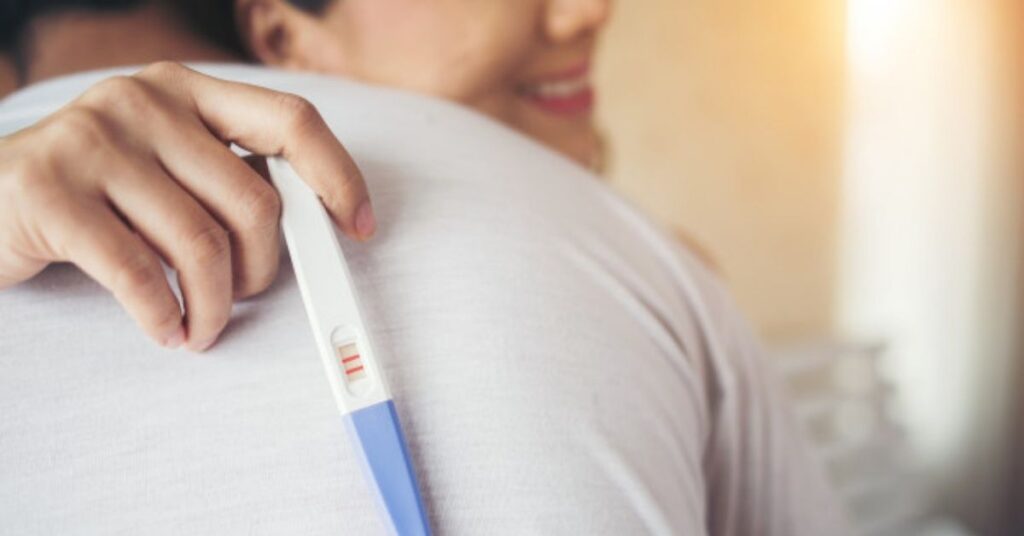 दो पिंक लाइनें यानी की आप प्रेग्नेंट हैं How to Use Pregnancy Test